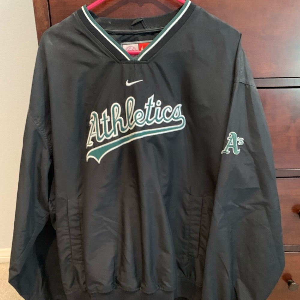 Vintage Oakland A’s Nike pull over windbreaker